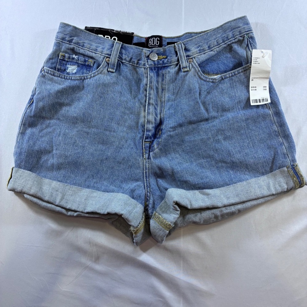 BDG Urban Outfitters Mom High Rise Denim Shorts Light Wash Blue Cuffed Size 29